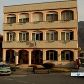 Scontro in consiglio a Casale Corte Cerro: polemiche su rete idrica e variazione di bilancio