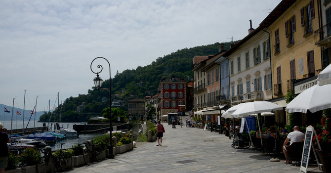 Cannobio, scattano i divieti estivi di circolazione e sosta sul lungolago