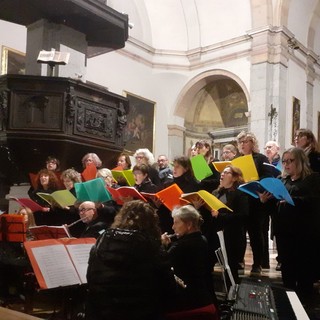 “Ri-uscire”: a Pallanza una serata tra letture, musica e racconti sul ritorno alla vita libera “Ri-uscire”: a Pallanza una serata tra letture, musica e racconti sul ritorno alla vita libera