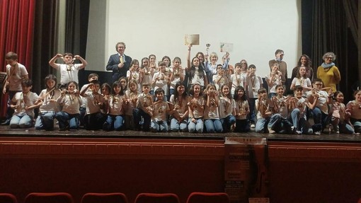 A Omegna il concorso nazionale “Insieme per suonare, cantare, danzare e recitare”: vittoria alla primaria di Trecate