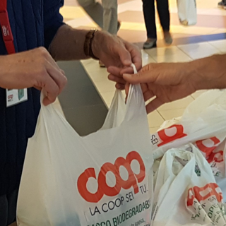"Scegli un prodotto Coop": anche nei punti vendita del Vco si può contribuire alla ricerca contro il cancro
