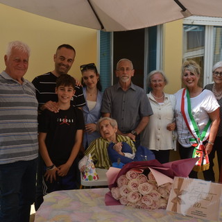 Antonietta Ferri compie 100 anni: festeggiata alla Casa Muller una vita tra famiglia, natura e resilienza