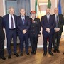 In foto da sx: maggiore Rondano, Nobili, presidente Club Macaluso, Cav. Tagliacollo (ONAOMAC), senatore Borghi, Corti e maggiore Recupero In foto da sx: maggiore Rondano, Nobili, presidente Club Macaluso, Cav. Tagliacollo (ONAOMAC), senatore Borghi, Corti e maggiore Recupero