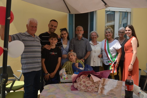 Antonietta Ferri compie 100 anni: festeggiata alla Casa Muller una vita tra famiglia, natura e resilienza