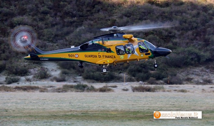 Elicottero della Guardia di Finanza recupera due dispersi a Finero e due scalatori in difficoltà a Mergozzo