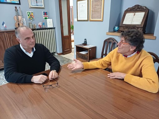Le fiabe di Rodari si accendono di luce: videomapping con le opere di Mauro Maulini ad Omegna e Orta