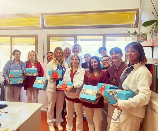 Donati dallo Chef Antonino Cannavacciuolo colombe pasquali agli operatori sanitari del Vco Donati dallo Chef Antonino Cannavacciuolo colombe pasquali agli operatori sanitari del Vco