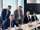 La firma sull'accordo La firma sull'accordo