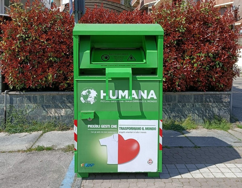 A.A.A. cercarsi contenitori Humana A.A.A. cercarsi contenitori Humana