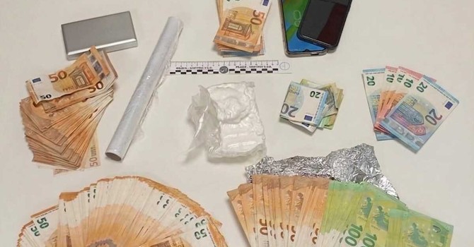 Verbania, sequestrati oltre 250 grammi di cocaina e 25 mila euro: arrestato un 27enne Verbania, sequestrati oltre 250 grammi di cocaina e 25 mila euro: arrestato un 27enne