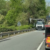 Ancora lunghe code sulla statale del lago Ancora lunghe code sulla statale del lago