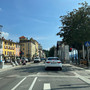 L’asfalto e il ciottolato sconnesso in corso Mameli a Intra L’asfalto e il ciottolato sconnesso in corso Mameli a Intra