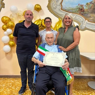 Verbania festeggia i 100 anni di Arialdo Catenazzi, partigiano e voce della Resistenza