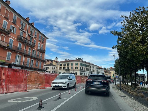 “Coi lavori in centro a Intra, i paletti spartitraffico sono pericolosi?”