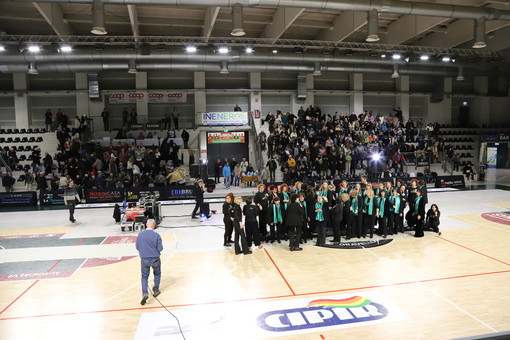 Galà di fine anno al Pala Cipir: spettacolo e solidarietà, mille euro in beneficenza FOTO