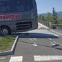 Parcheggi all’imbocco della passerella ciclo pedonale, è polemica