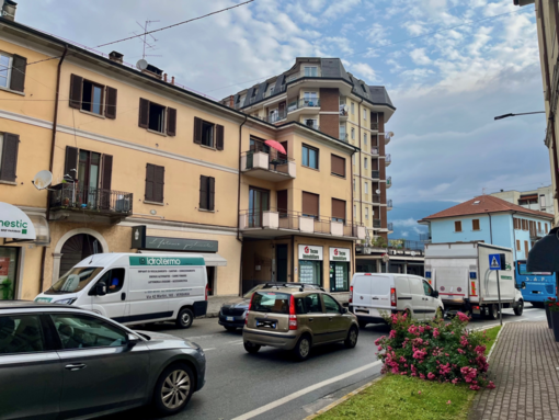 Bar e negozi semi vuoti: così il traffico sta paralizzando Gravellona
