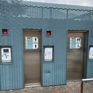 Songa denuncia: "Tanti turisti nel fine settimana, serve manutenzione dei bagni pubblici"