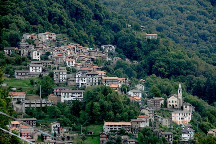 "Terre di Mezzo tour", nuova tappa da Caprezzo a Intragna "Terre di Mezzo tour", nuova tappa da Caprezzo a Intragna