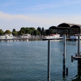 No al riarmo e alla guerra: il Battello della Pace attraversa il lago Maggiore