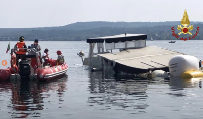 Il relitto dell'imbarcazione affondata nel 2023 a Lisanza