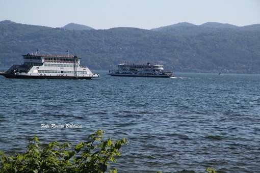 Restano le limitazioni di carico sui traghetti tra Intra e Laveno