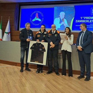 La consegna del premio