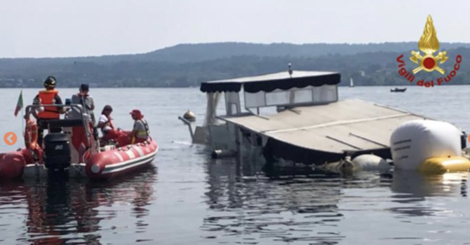 Il relitto dell'imbarcazione affondata nel 2023 a Lisanza