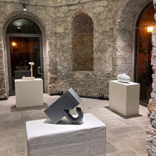 Verbania rende omaggio a Carlo Manini: mostra dedicata allo scultore