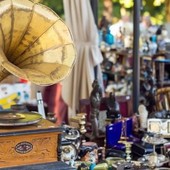 Torna il mercatino dell'usato: da settembre a maggio sul lungolago l'appuntamento con “Di tutto un po’”