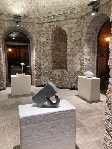 Verbania rende omaggio a Carlo Manini: mostra dedicata allo scultore