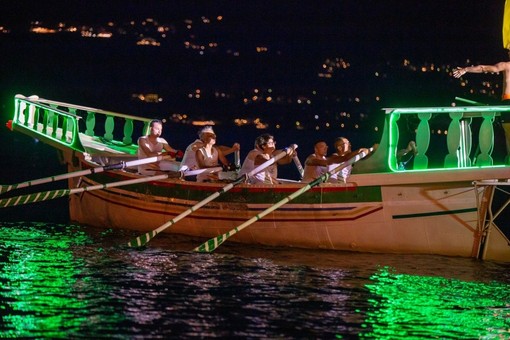 Torna a Pallanza il Palio Remiero in notturna con una settimana di eventi e fuochi d'artificio Torna a Pallanza il Palio Remiero in notturna con una settimana di eventi e fuochi d'artificio