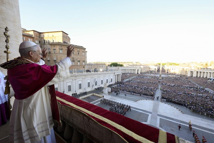 Il messaggio del vescovo Franco Giulio alla diocesi: “Preghiamo per Papa''