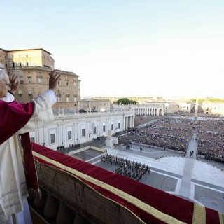 Il messaggio del vescovo Franco Giulio alla diocesi: “Preghiamo per Papa''