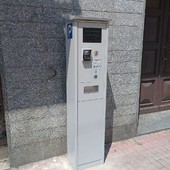 Nuovi parcometri a Omegna: si paga anche con carta e app
