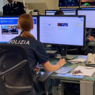 Nuove truffe su WhatsApp, l’allarme della Polizia: “Non cliccate link sospetti”