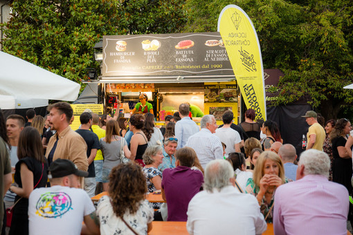 I migliori Food Truck d’Italia di Rolling Truck Street Food Festival invadono la piazza di Oleggio con il loro delizioso cibo da strada