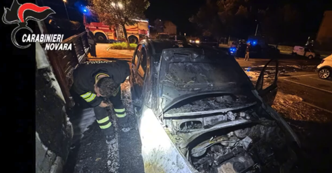 Incendia l'auto dell'ex compagna a Gozzano, arrestato un 27enne di Ornavasso