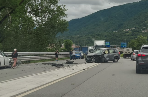 Brutto incidente a Gravellona: traffico bloccato, nessun ferito