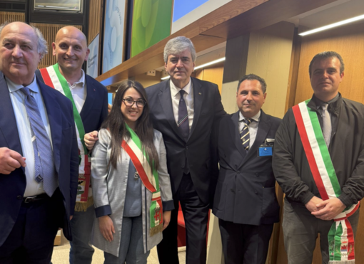 Nella foto da sinistra: il presidente di FEE Italia Claudio Mazza, Daniele Capra assessore all' Ambiente di Verbania, Ludovica Merola assessore all’Ambiente di Cannobio, il ministro del turismo, Mauro Cavalli vicesindaco e assessore al Turismo di Cannobio e Federico Carmine sindaco di Cannero Nella foto da sinistra: il presidente di FEE Italia Claudio Mazza, Daniele Capra assessore all' Ambiente di Verbania, Ludovica Merola assessore all’Ambiente di Cannobio, il ministro del turismo, Mauro Cavalli vicesindaco e assessore al Turismo di Cannobio e Federico Carmine sindaco di Cannero
