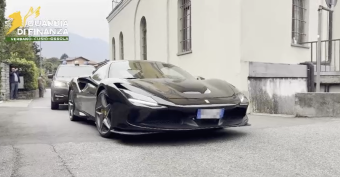 Ferrari, Rolex e 346 mila euro in contanti: sequestro per frode fiscale a un ristoratore e suo fratello VIDEO Ferrari, Rolex e 346 mila euro in contanti: sequestro per frode fiscale a un ristoratore e suo fratello VIDEO