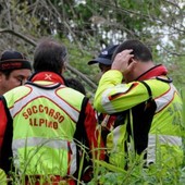 Cercatrice di funghi precipita in un canalone sotto gli occhi della figlia
