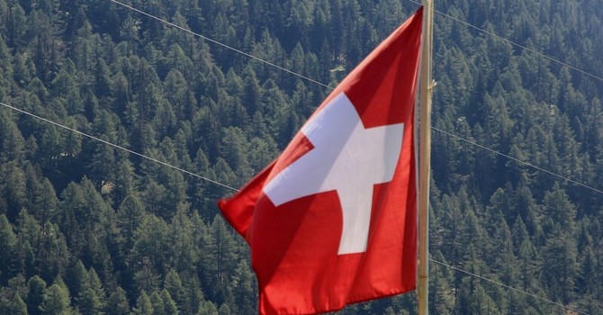 Referendum in Svizzera, bocciata la proposta di un tetto alla popolazione: vince il no al 54,79% Referendum in Svizzera, bocciata la proposta di un tetto alla popolazione: vince il no al 54,79%