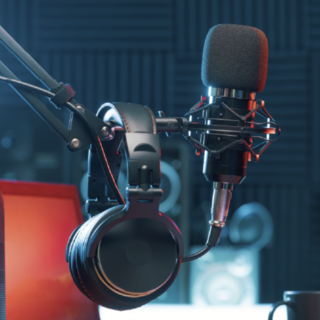 Radio e podcast: le nuove frontiere della comunicazione audio in Italia