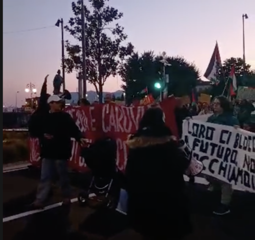 Verbania, corteo contro la guerra e il caro vita: giovani in piazza per lo sciopero generale VIDEO Verbania, corteo contro la guerra e il caro vita: giovani in piazza per lo sciopero generale VIDEO
