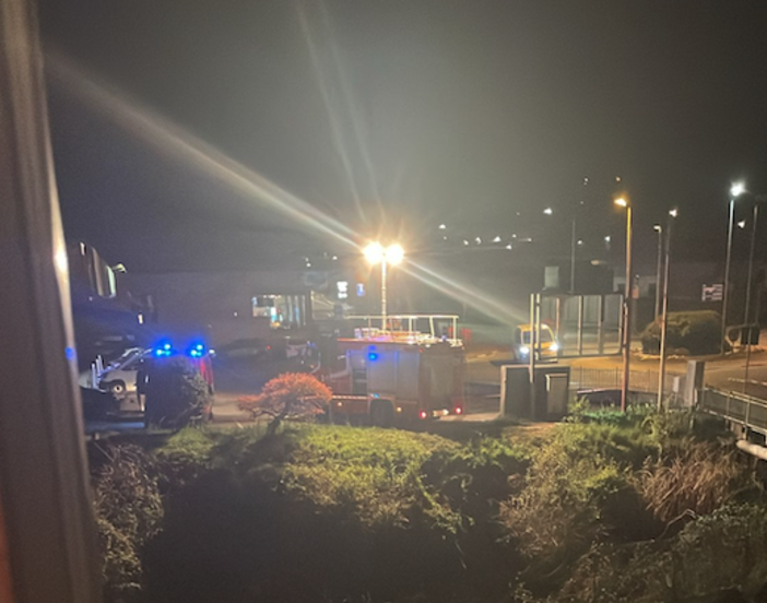 Auto finisce in un canale a Casale Corte Cerro