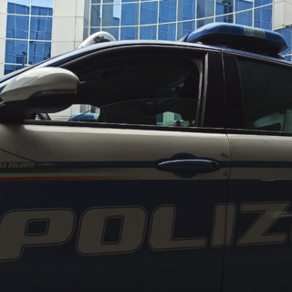 Cliente molesta ragazze in un bar: era ai domiciliari per abusi su minori, arrestato di nuovo