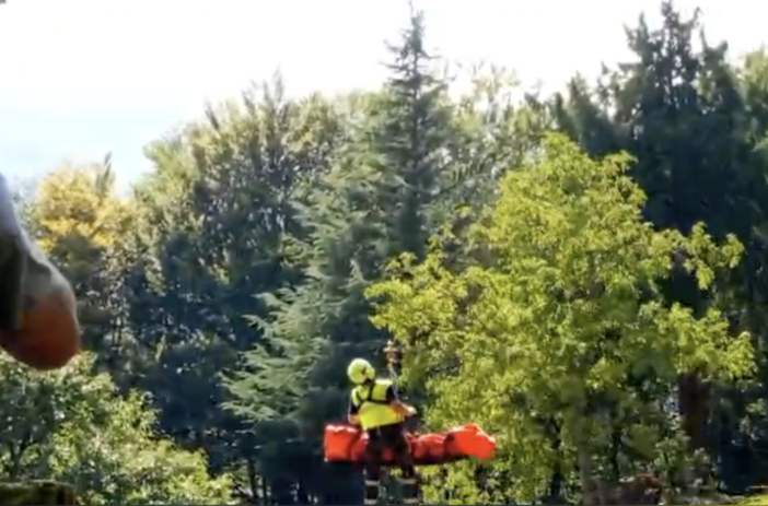 Cercatore di funghi cade nei boschi della Valle Strona e si ferisce alla testa VIDEO