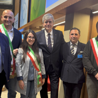 Nella foto da sinistra: il presidente di FEE Italia Claudio Mazza, Daniele Capra assessore all' Ambiente di Verbania,  Ludovica Merola assessore all’Ambiente di Cannobio,  il ministro del turismo, Mauro Cavalli vicesindaco e assessore al Turismo di Cannobio e Federico Carmine sindaco di Cannero