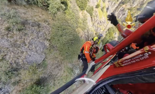 Val Grande, due escursionisti tedeschi in difficoltà recuperati con l'elicottero dei Vigili del Fuoco Val Grande, due escursionisti tedeschi in difficoltà recuperati con l'elicottero dei Vigili del Fuoco
